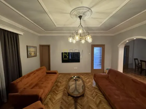 Izdavanje, kuća, 100m², Centar, Podgorica - image 8