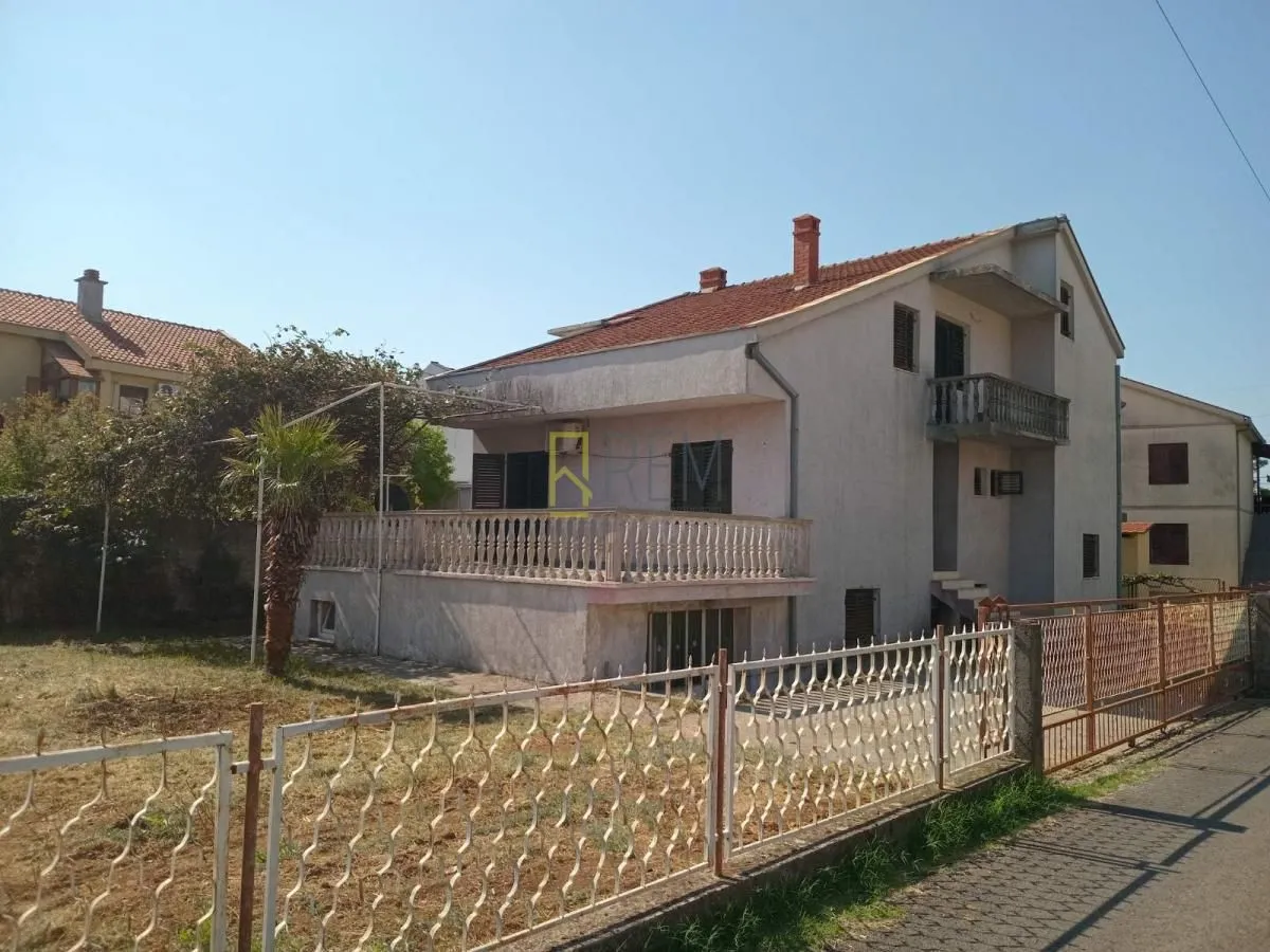 Prodaja, kuća, 232m², Tološi, Podgorica