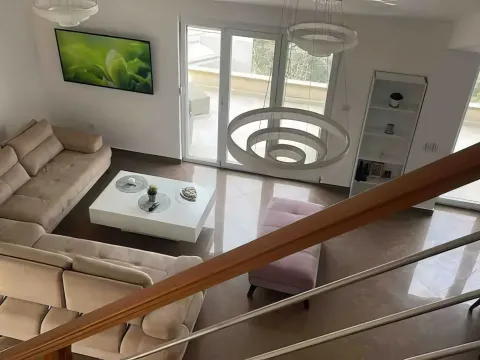 Izdavanje, trosoban stan, 150m², Pržno, Budva - image 12