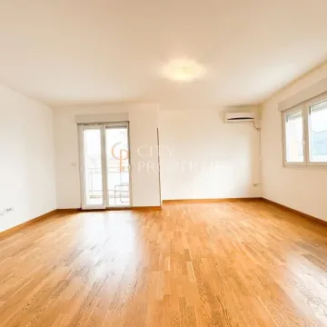 Empty room with wooden flooring, air conditioning unit, and access to the terrace. - image 11