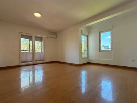 Rent, three bedroom apartment, 107m², Vezirov Most, Podgorica - image 3
