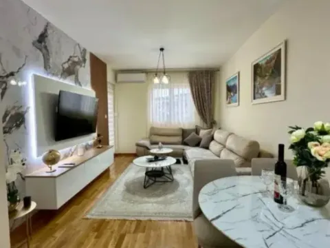 Izdavanje, dvosoban stan, 60m², City Kej, Podgorica - image 3