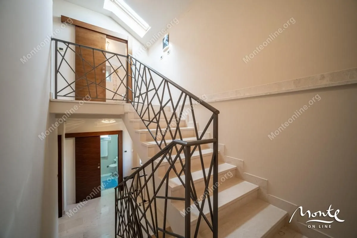 Sale, house, 484m², Stoliv, Kotor