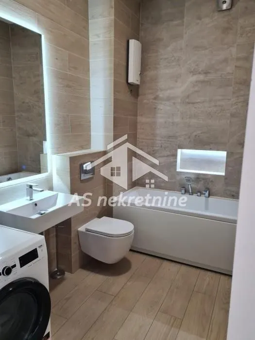 Izdavanje, stan, 240m², Savski Venac, Beograd