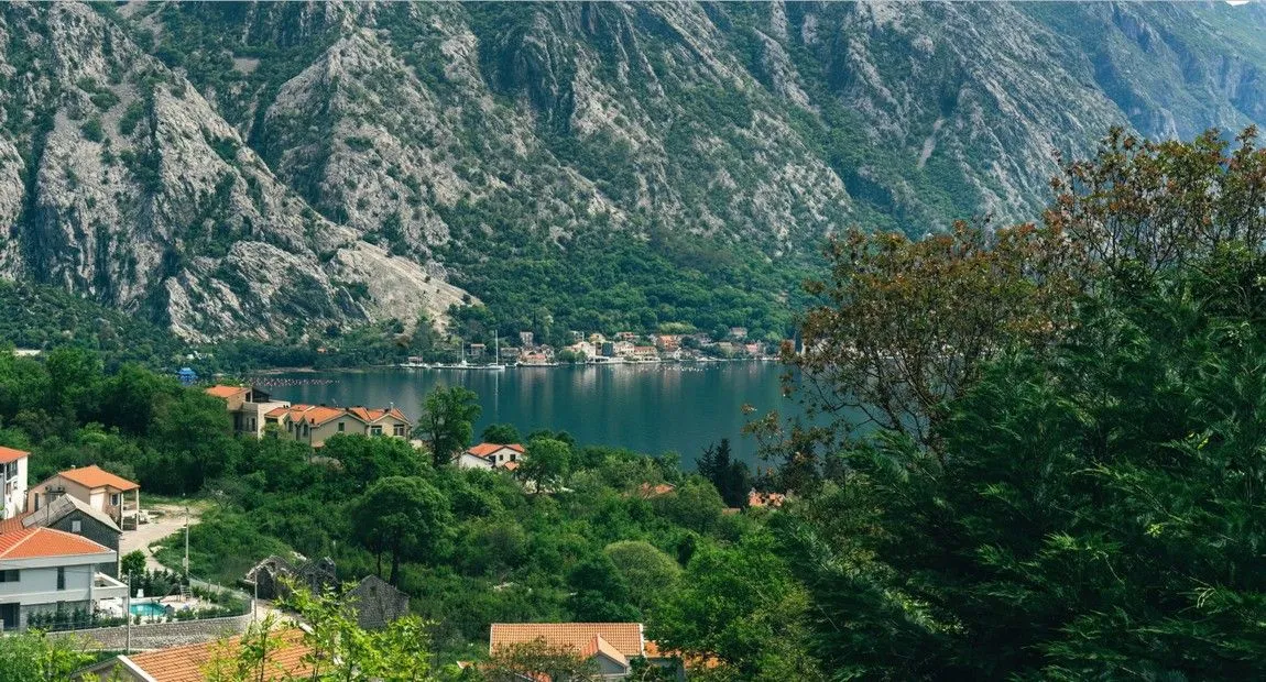 Prodaja, dvosoban stan, 178m², Orahovac, Kotor