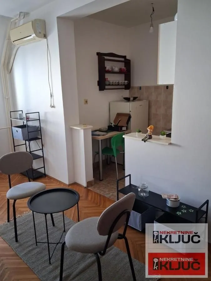 Izdavanje, garsonjera, 23m², Bulevar Oslobodjenja, Novi Sad Sve Podlokacije
