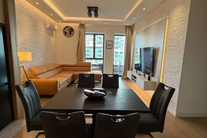 Izdavanje, trosoban stan, 78m², Beograd Na Vodi, Beograd