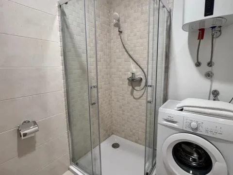 Rent, one bedroom apartment, 50m², Bečići, Budva - image 8