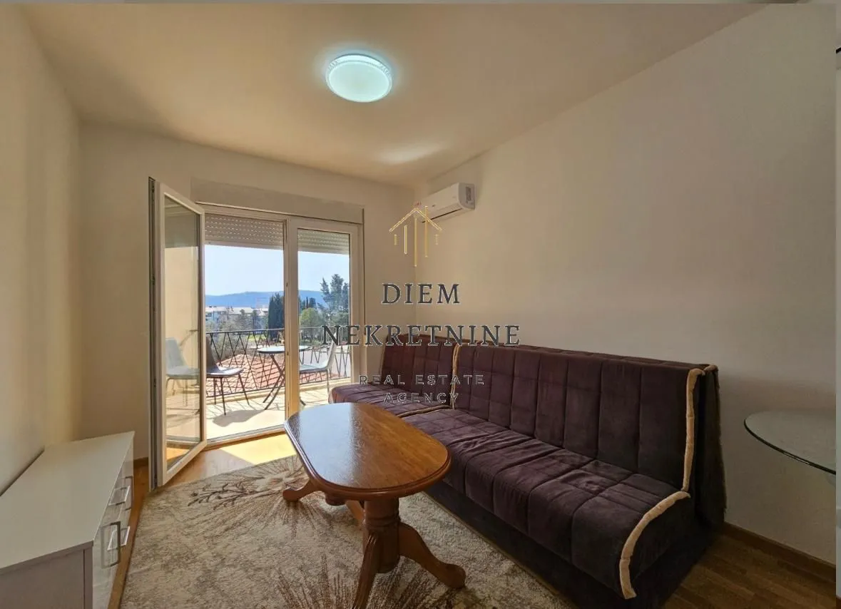 Izdavanje, jednosoban stan, 44m², Centar, Bar