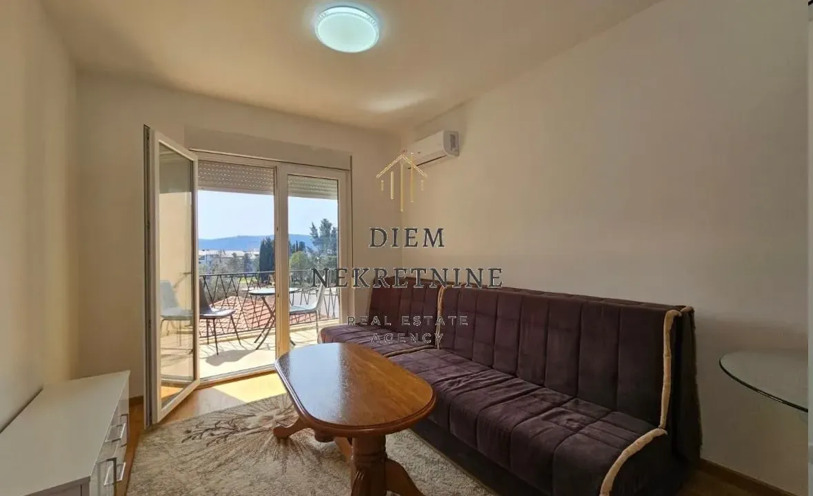 Izdavanje, jednosoban stan, 44m², Centar, Bar