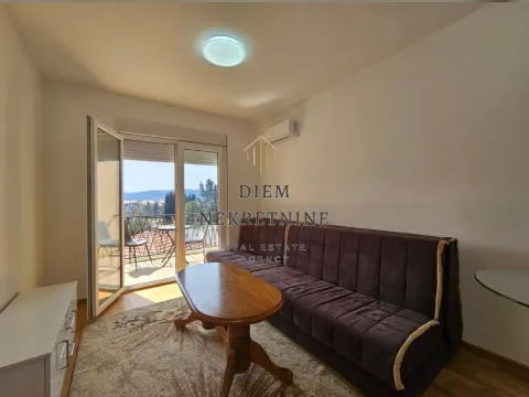 Izdavanje, jednosoban stan, 44m², Centar, Bar - image 1