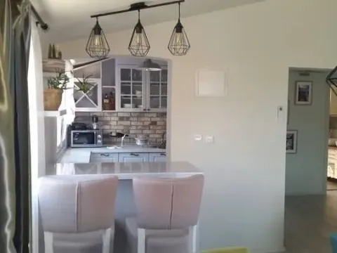 Izdavanje, dvosoban stan, 75m², Kalimanj, Tivat - image 3