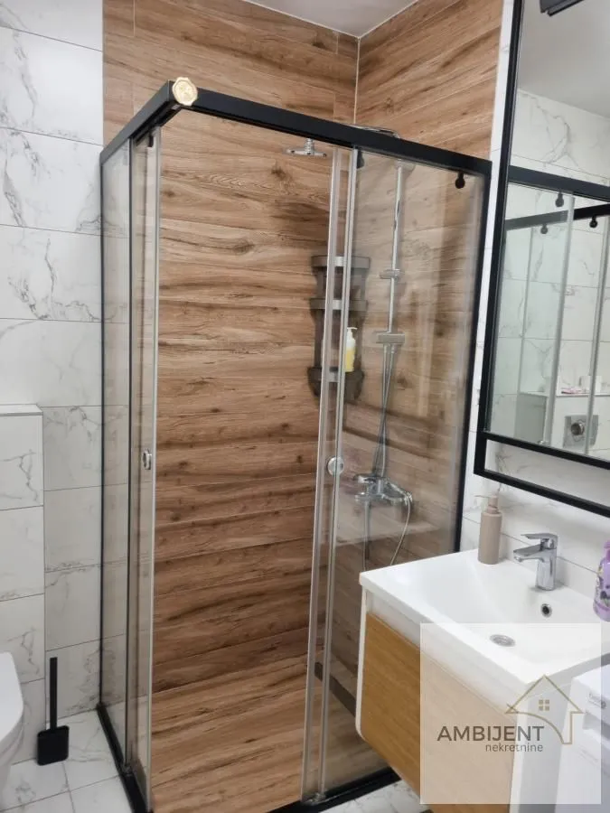 Izdavanje, trosoban stan, 55m², Šumice, Beograd