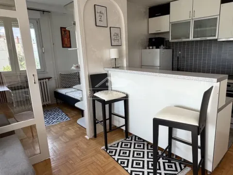 Prodaja, jednosoban stan, 37m², Novi Beograd Sve Podlokacije, Beograd - image 1