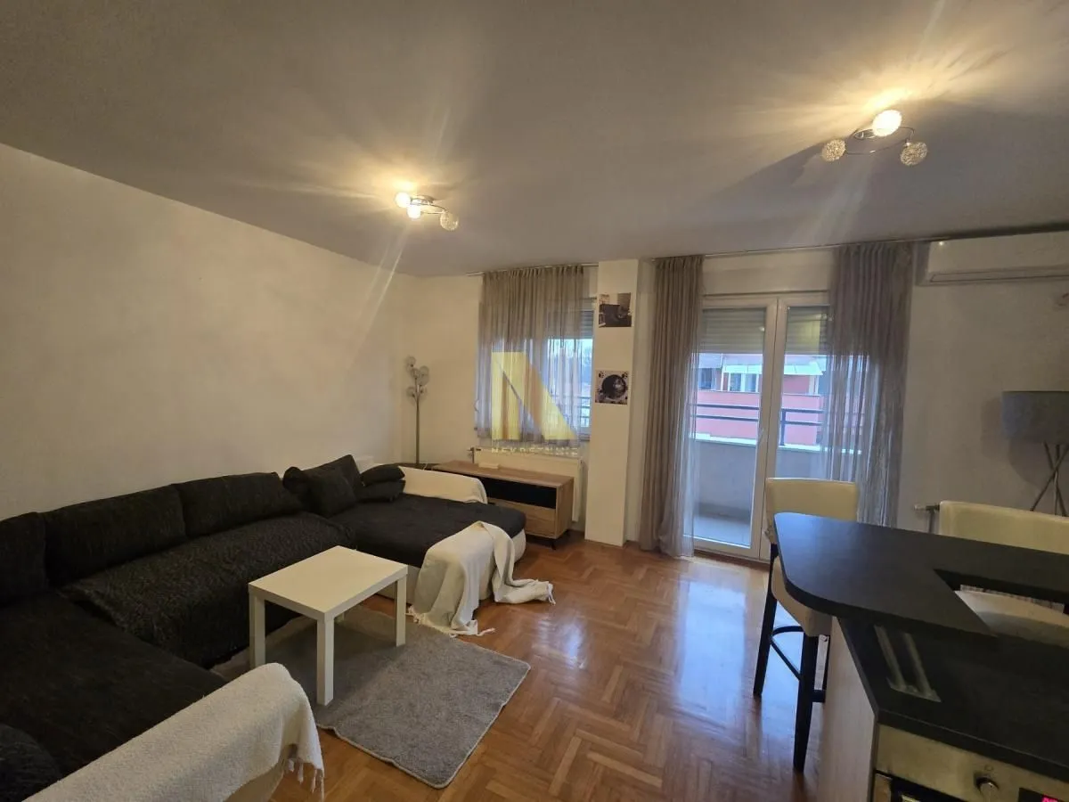 Prodaja, trosoban stan, 80m², Socijalno, Novi Sad Sve Podlokacije