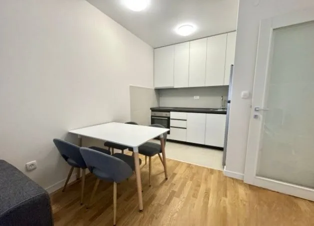 Izdavanje, jednosoban stan, 45m², Pobrežje, Podgorica