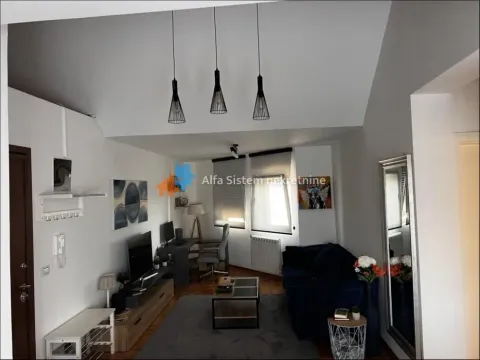 Izdavanje, trosoban stan, 70m², Stari Grad, Beograd - image 2