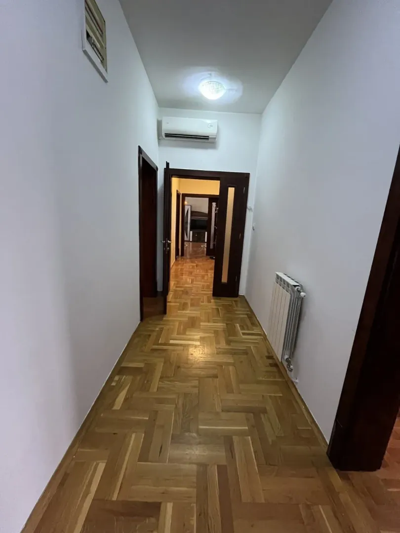 Rent, four bedroom apartment, 150m², Stari Aerodrom, Podgorica