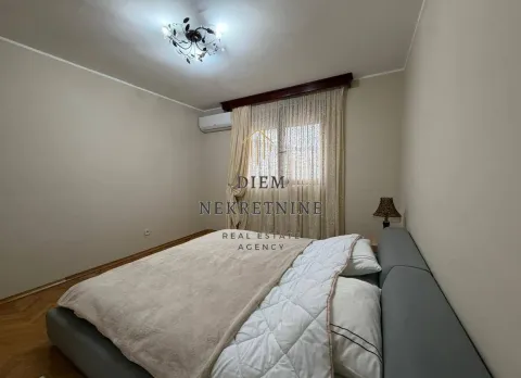 Furnished bedroom with a double bed and a window. - image 13
