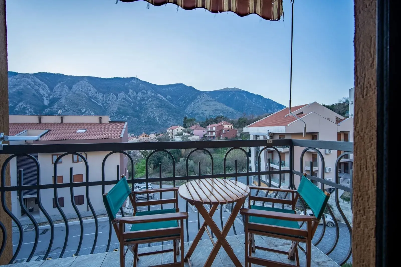 Rent, one bedroom apartment, 40m², Dobrota, Kotor