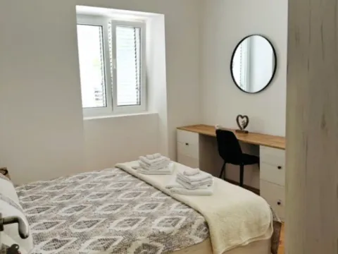 Rent, three bedroom apartment, 96m², Škaljari, Kotor - image 8