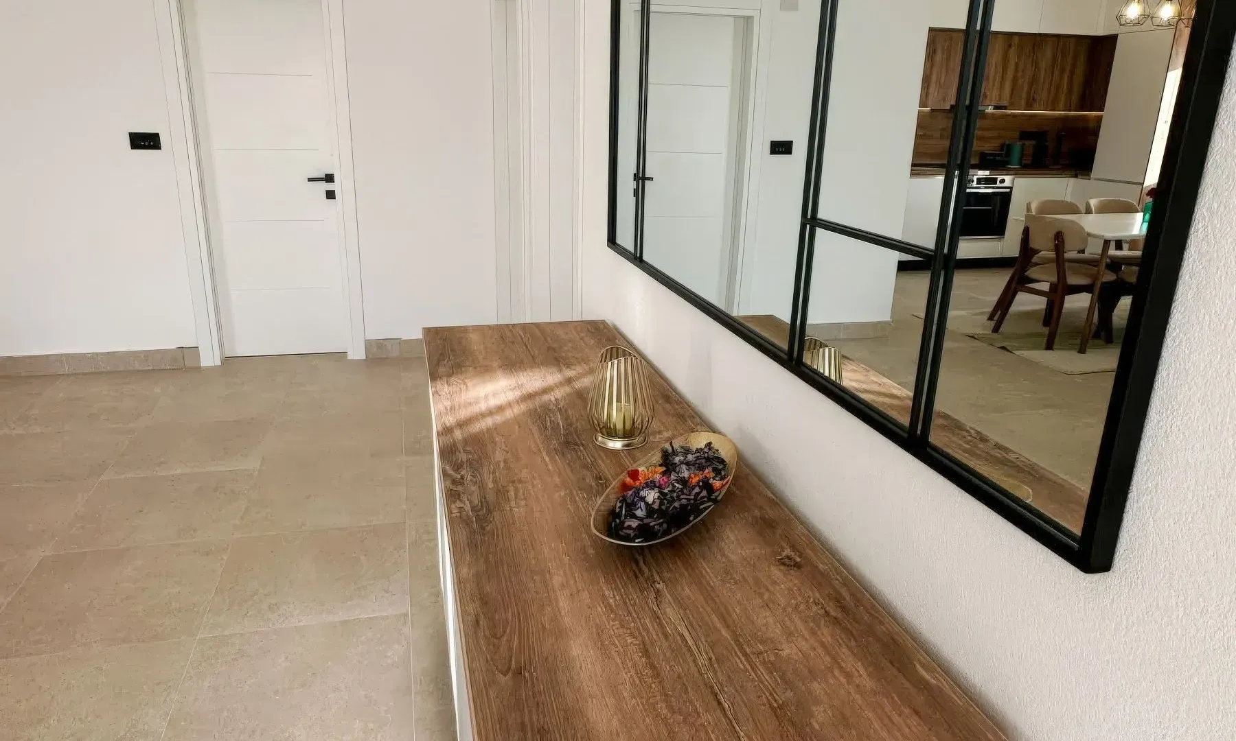 Izdavanje, dvosoban stan, 102m², Seljanovo, Tivat