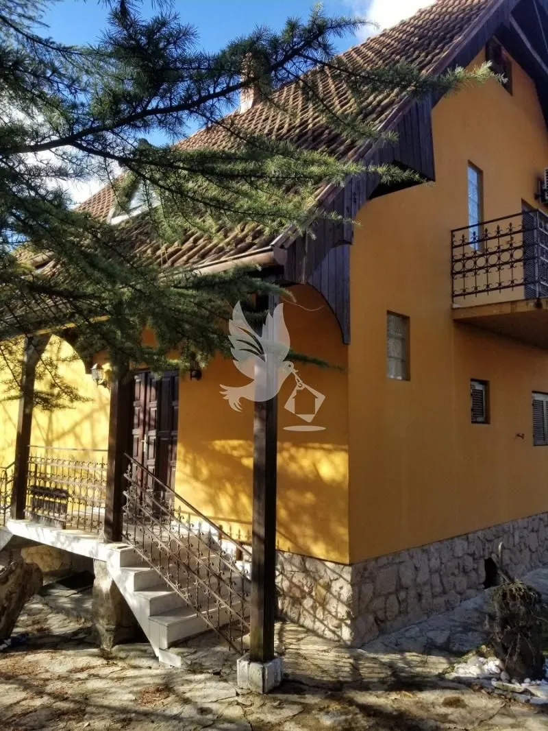 Sale, house, 250m², Mladenovac, Beograd