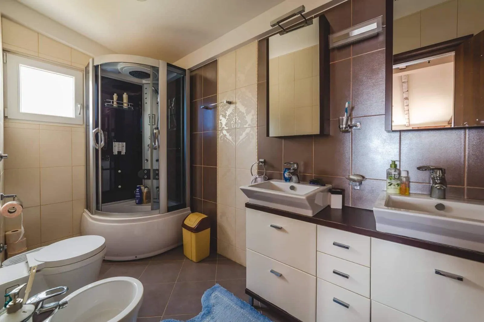 Izdavanje, kuća, 200m², Rafailovići, Budva