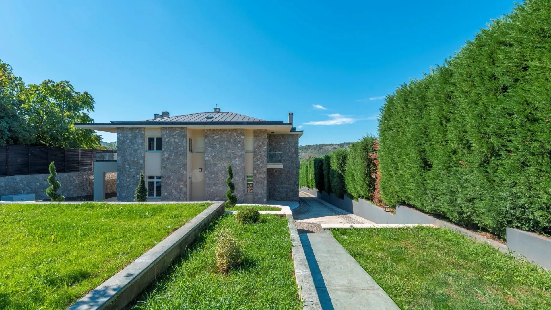 Sale, house, 492m², Mareza, Podgorica