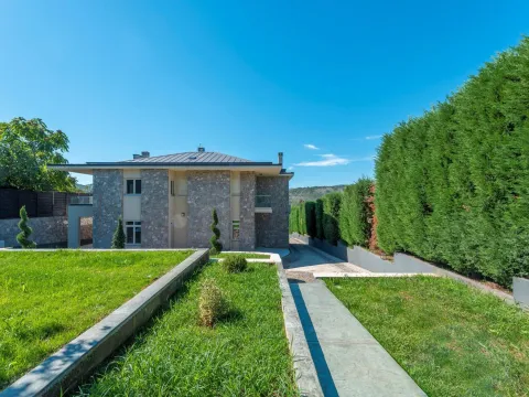 Prodaja, kuća, 492m², Mareza, Podgorica - image 11