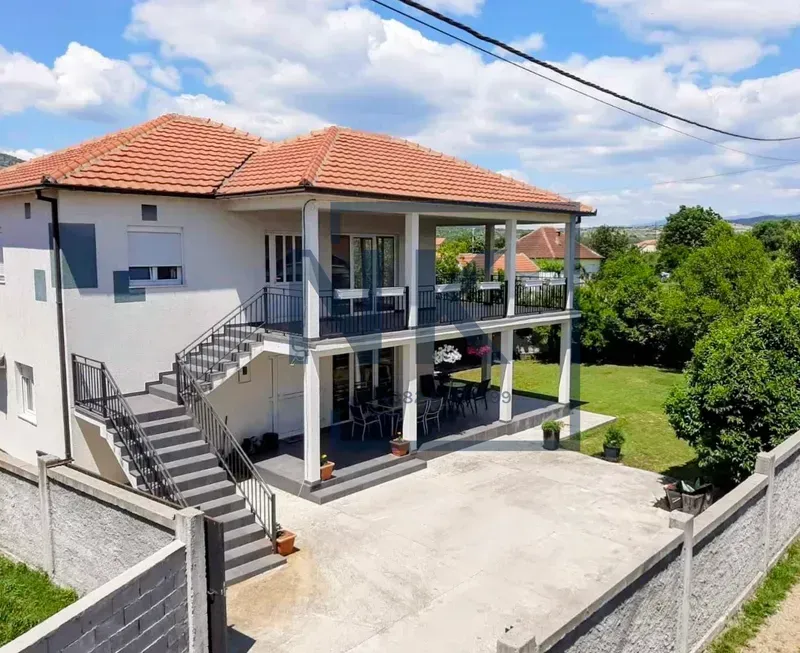 Izdavanje, kuća, 260m², Kokoti, Podgorica