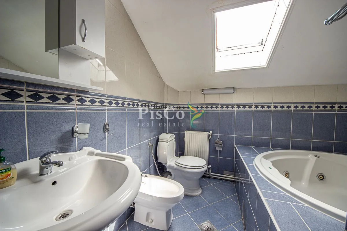 Izdavanje, kuća, 700m², Zagorič, Podgorica