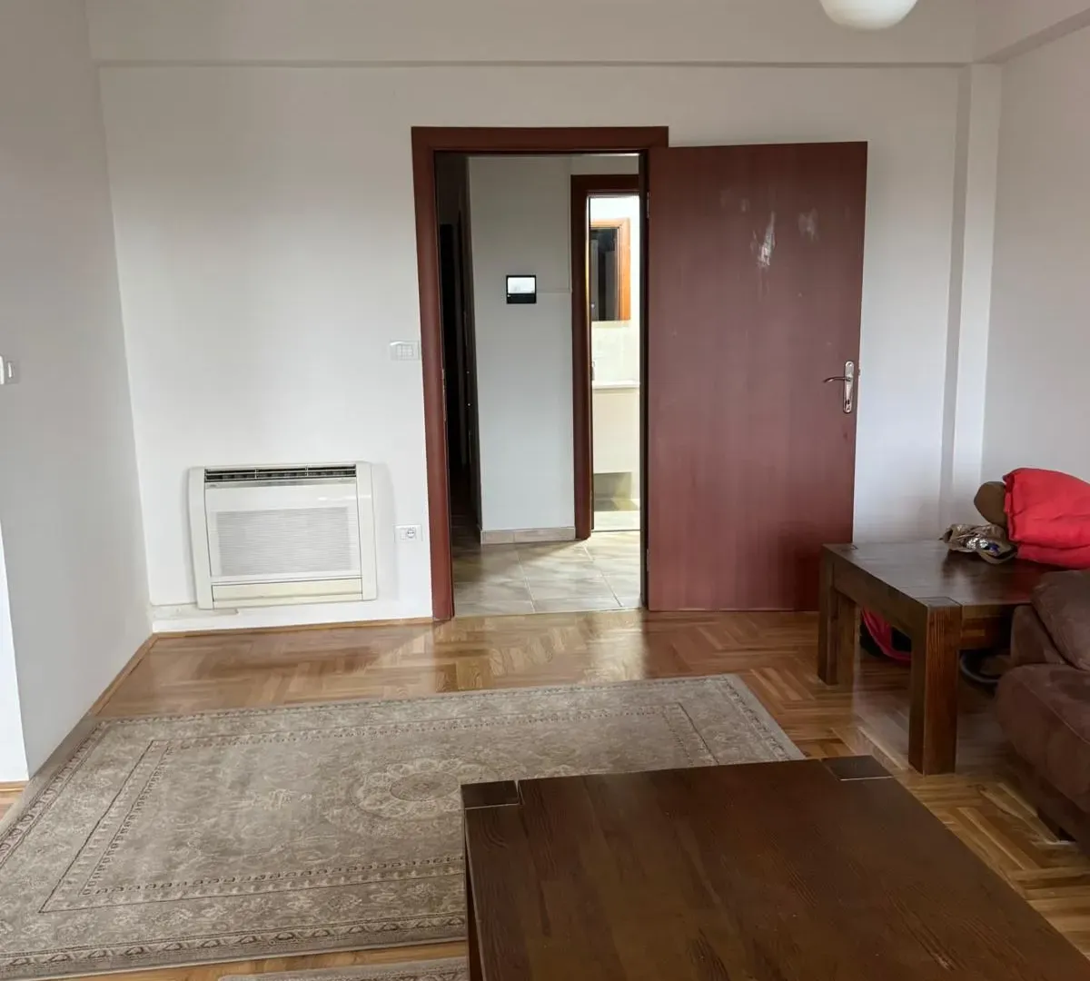 Izdavanje, trosoban stan, 92m², Krivi Most, Podgorica