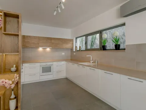 Prodaja, kuća, 236m², Njivice, Herceg Novi - image 7