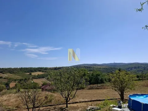 Pogled na okolnu prirodu i brda sa imanja. - image 13