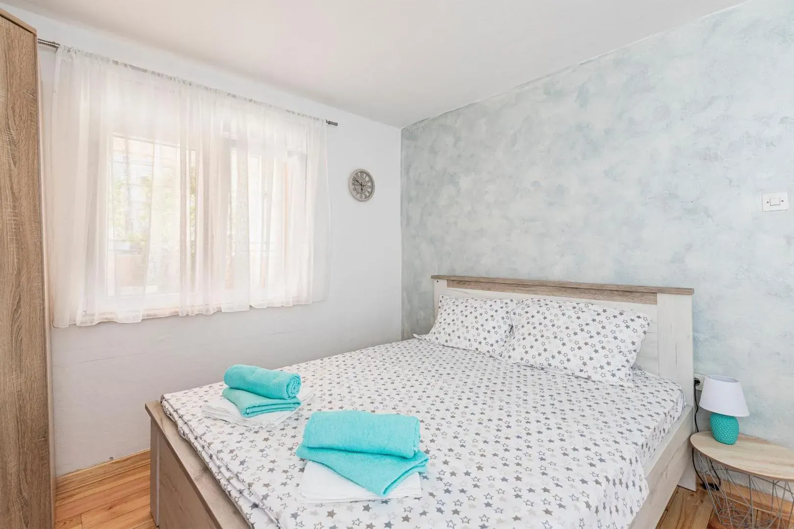 Rent, two bedroom apartment, 70m², Dumidran, Tivat