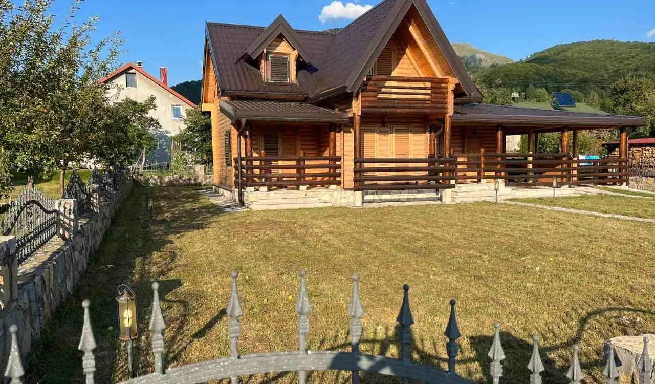 Prodaja, kuća, 180m², Centar, Kolašin