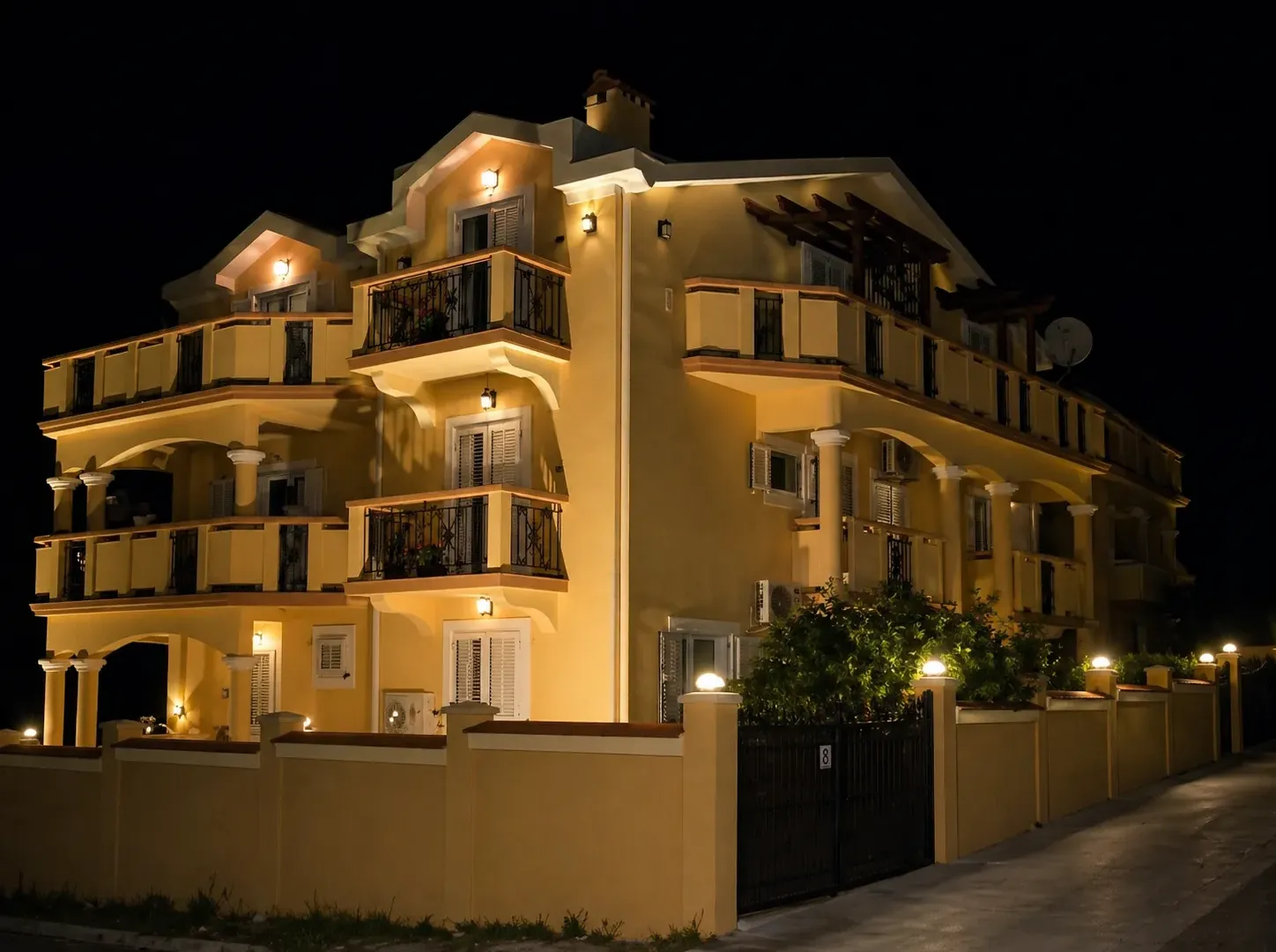 Izdavanje, jednosoban stan, 118m², Centar, Tivat