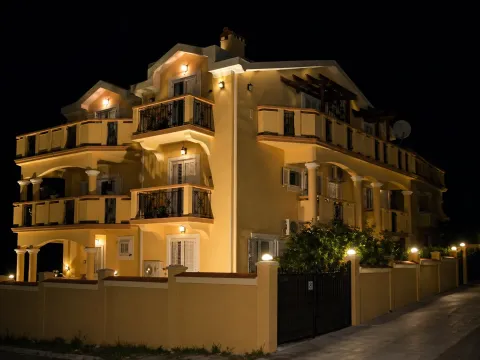 Rent, one bedroom apartment, 118m², Centar, Tivat - image 6