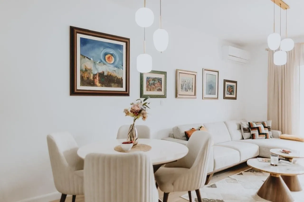 Izdavanje, dvosoban stan, 60m², Dobrota, Kotor