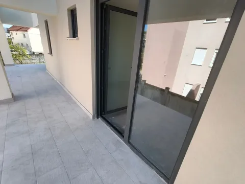 Prodaja, jednosoban stan, 64m², Blok 9, Podgorica - image 10