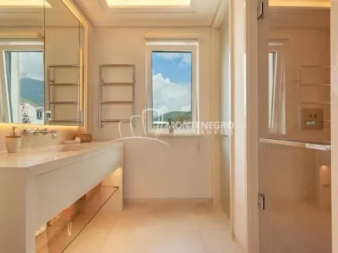 Prodaja, trosoban stan, 140m², Porto Montenegro, Tivat - image 9