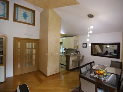 Prodaja, trosoban stan, 136m², Centar, Podgorica - image 9