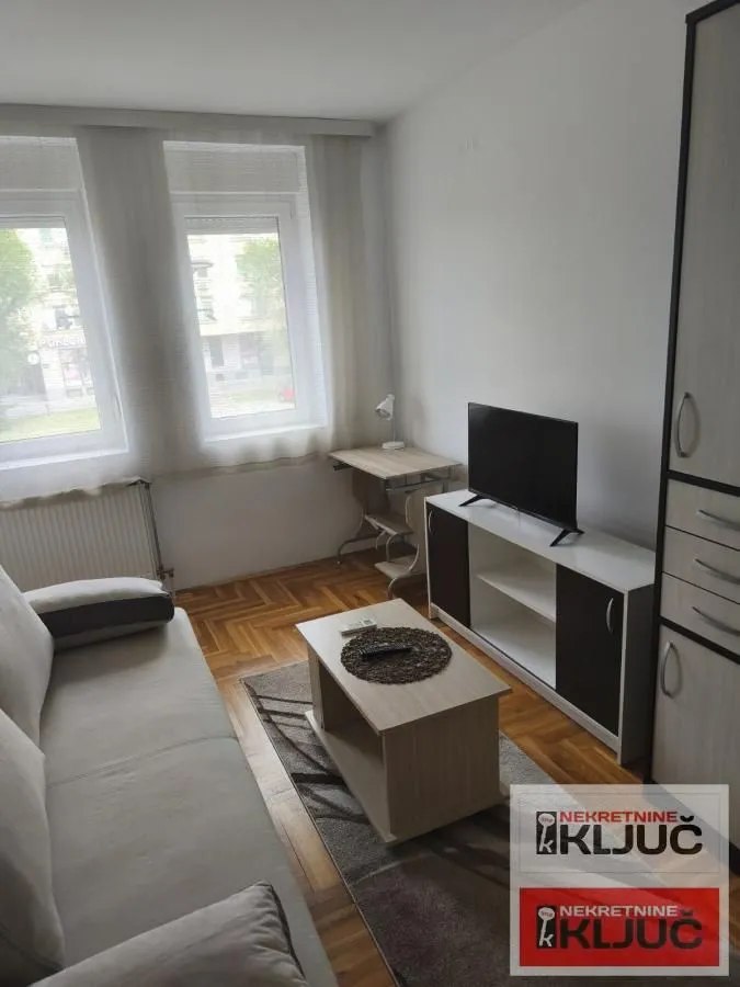 Izdavanje, jednosoban stan, 28m², Bulevar Evrope, Novi Sad Sve Podlokacije