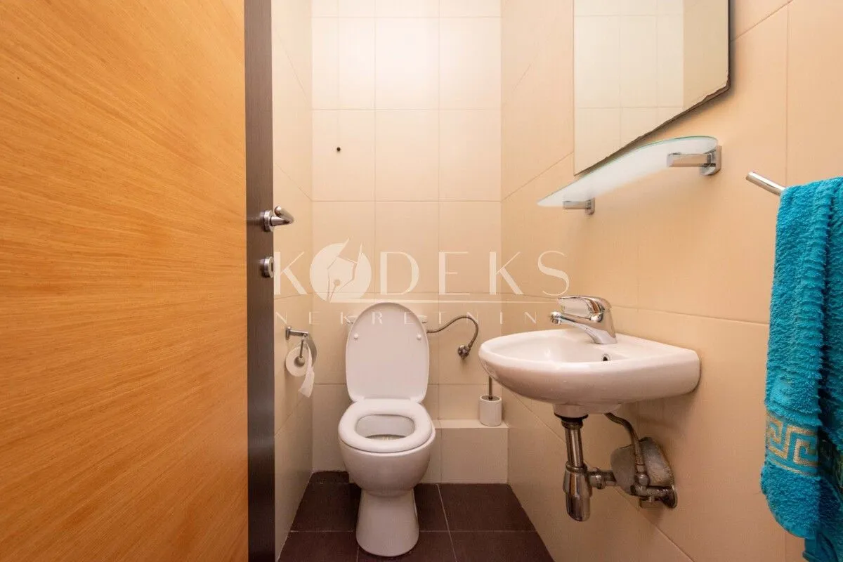 Izdavanje, trosoban stan, 103m², Zabjelo, Podgorica