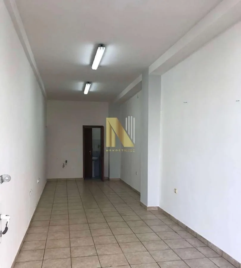 Izdavanje, poslovni prostor, 20m², Rotkvarija, Novi Sad Sve Podlokacije