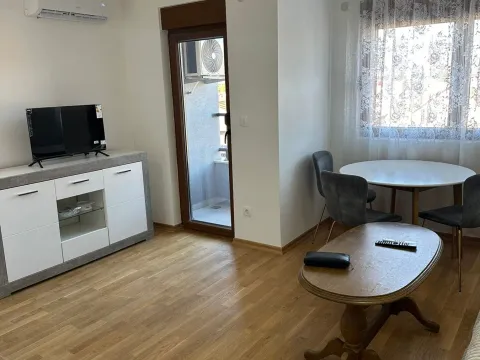Rent, studio apartment, 29m², Stari Aerodrom, Podgorica - image 1