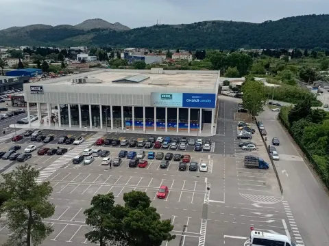 Prodaja, dvosoban stan, 73m², Centar, Bar - image 4