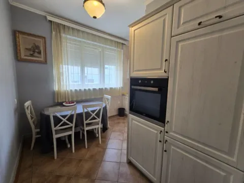 Izdavanje, dvosoban stan, 95m², Centar, Podgorica - image 2