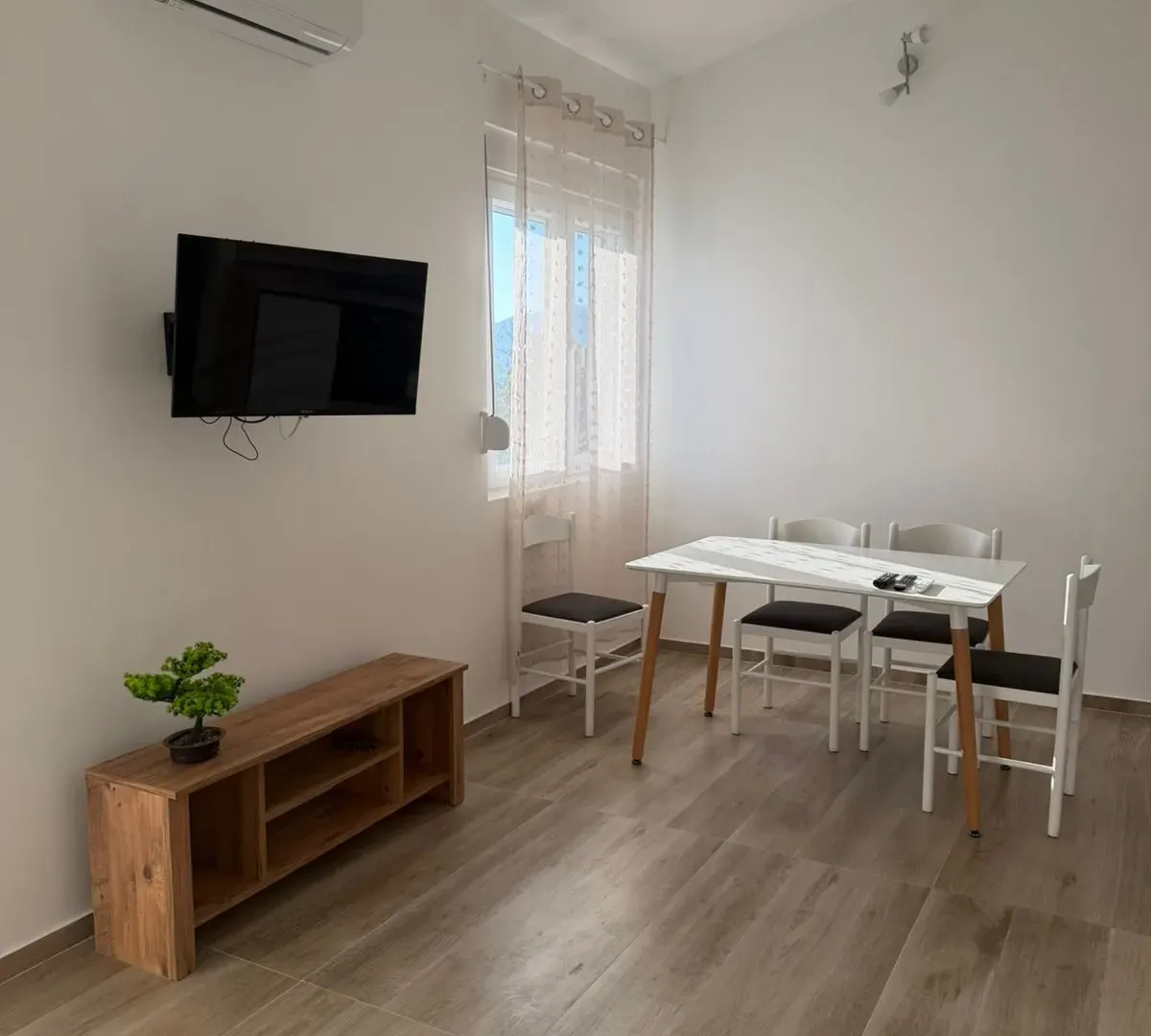 Izdavanje, jednosoban stan, 37m², Bonići, Tivat